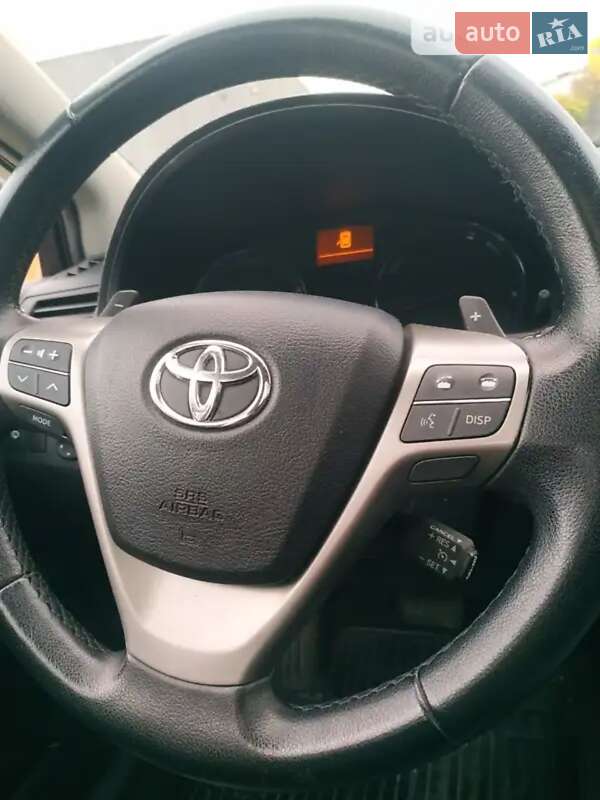 Универсал Toyota Avensis 2009 в Волочиске