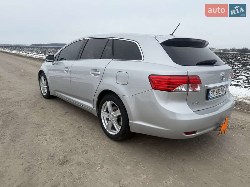 Универсал Toyota Avensis 2014 в Хмельницком