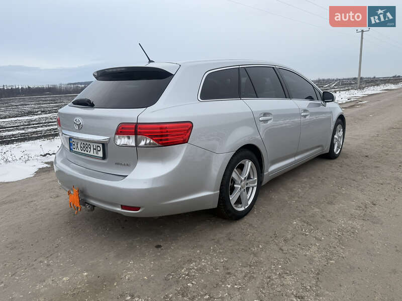 Универсал Toyota Avensis 2014 в Хмельницком