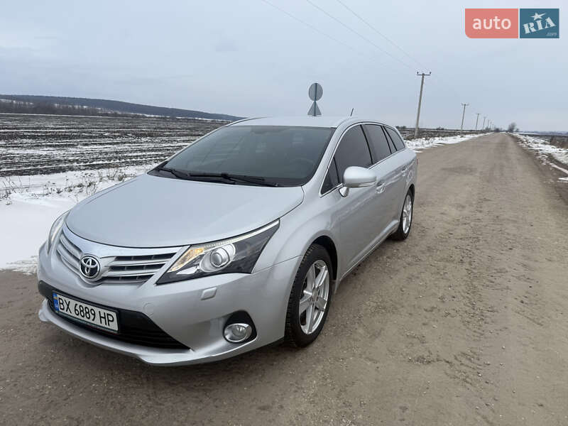 Универсал Toyota Avensis 2014 в Хмельницком