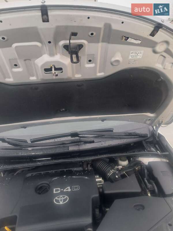 Седан Toyota Avensis 2009 в Тернополе