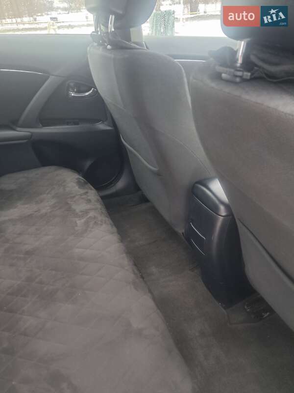 Седан Toyota Avensis 2009 в Тернополе