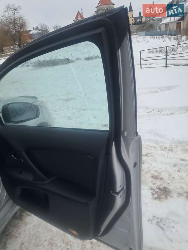 Седан Toyota Avensis 2009 в Тернополе