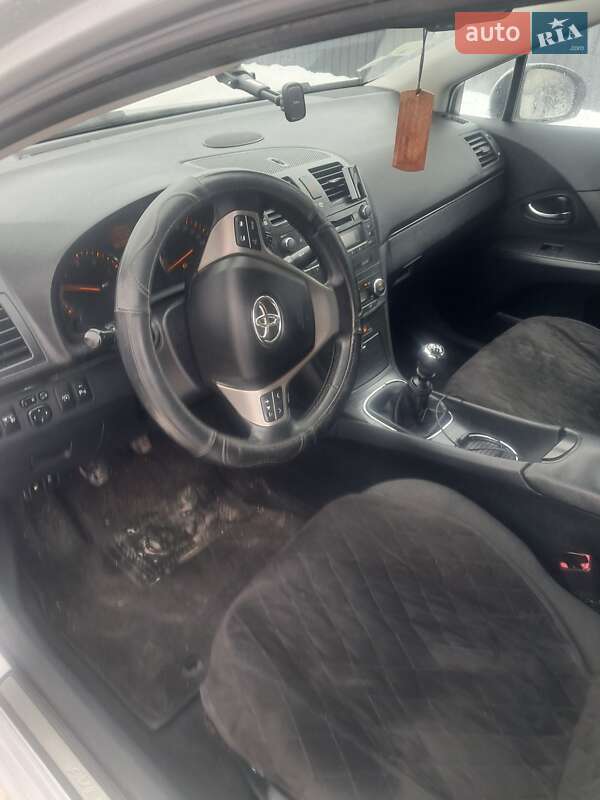 Седан Toyota Avensis 2009 в Тернополе