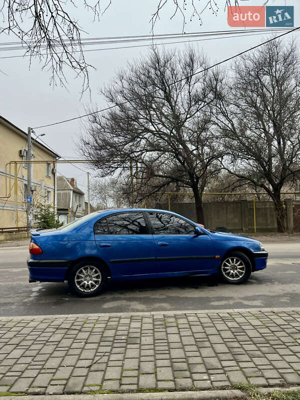 Седан Toyota Avensis 1998 в Одессе