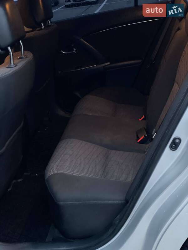 Універсал Toyota Avensis 2011 в Києві