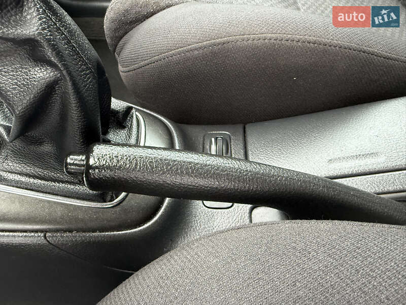 Универсал Toyota Avensis 2006 в Ровно