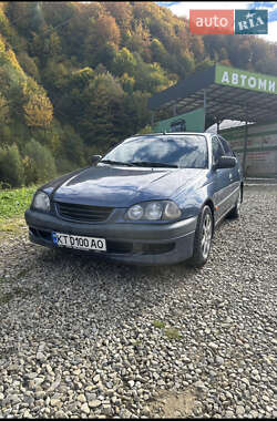 Седан Toyota Avensis 1999 в Косове