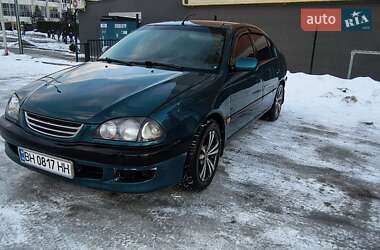 Седан Toyota Avensis 1998 в Івано-Франківську
