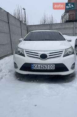 Седан Toyota Avensis 2012 в Чернигове