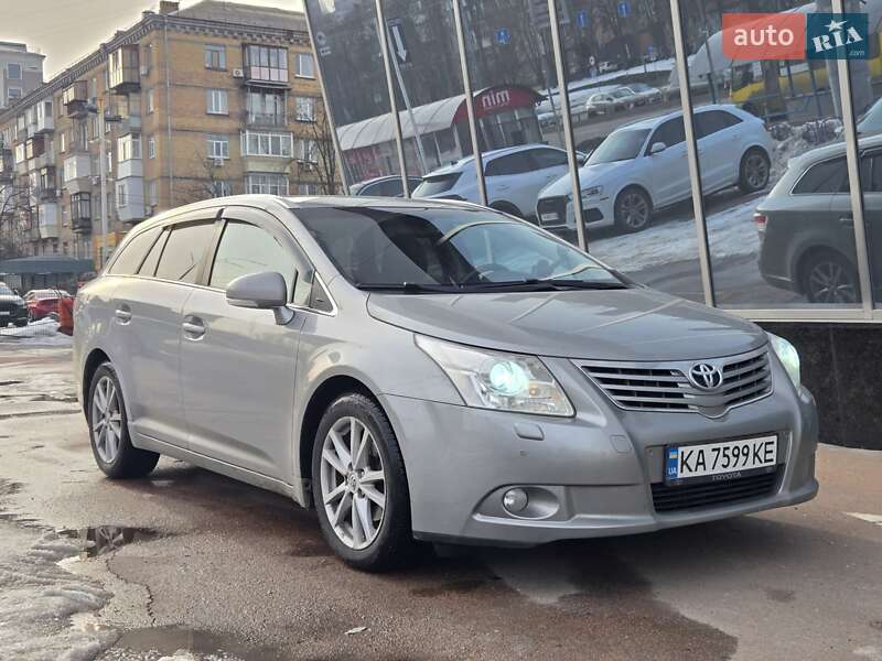Toyota Avensis 2011