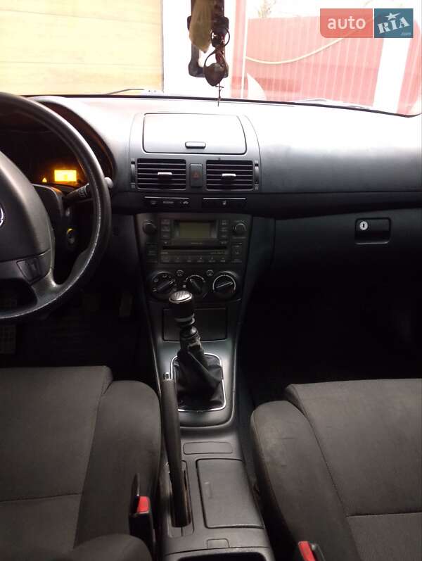 Седан Toyota Avensis 2008 в Львове