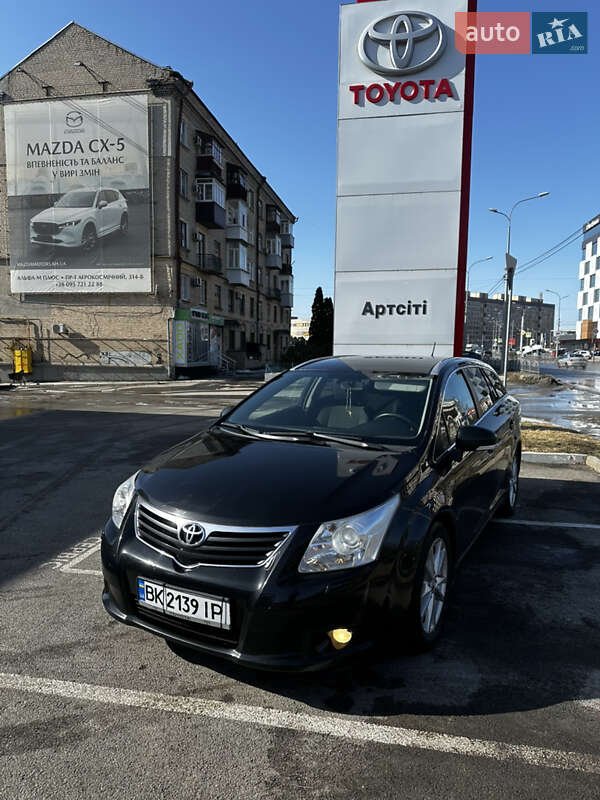 Toyota Avensis 2010