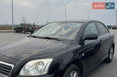 Седан Toyota Avensis 2005 в Измаиле