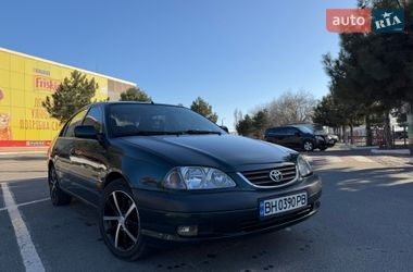 Седан Toyota Avensis 2000 в Одессе