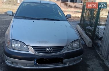 Седан Toyota Avensis 2002 в Рівному