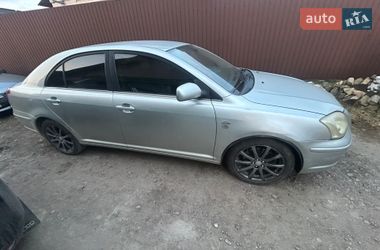 Лифтбек Toyota Avensis 2004 в Долине