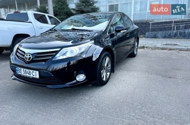 Седан Toyota Avensis 2015 в Николаеве