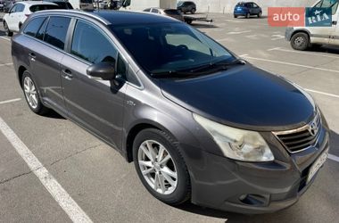 Универсал Toyota Avensis 2011 в Вишневом