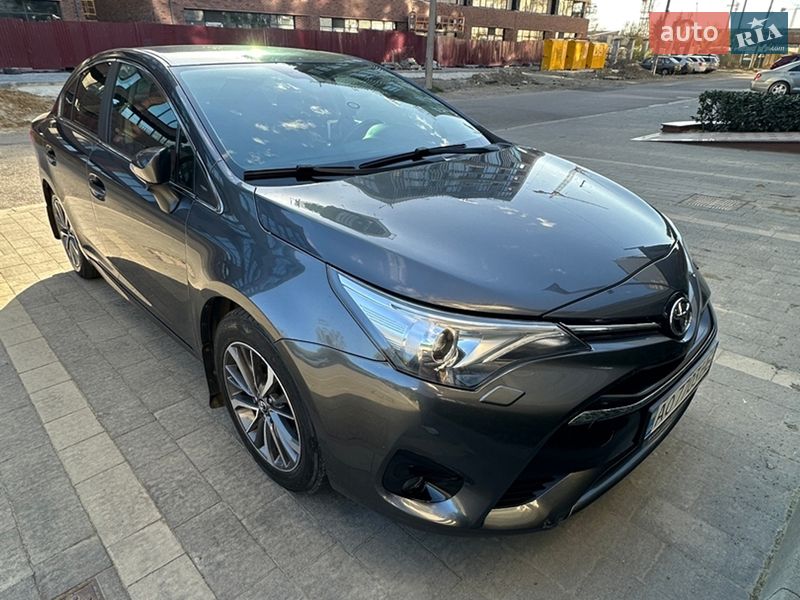Седан Toyota Avensis 2017 в Ужгороде