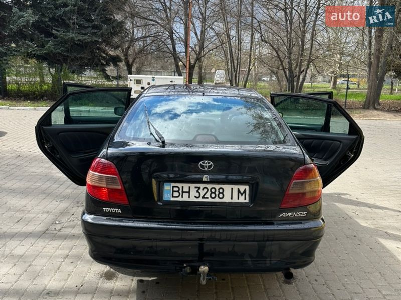 Лифтбек Toyota Avensis 2002 в Одессе