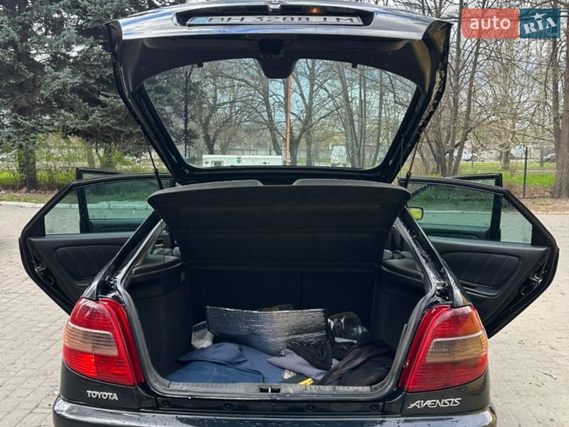 Лифтбек Toyota Avensis 2002 в Одессе