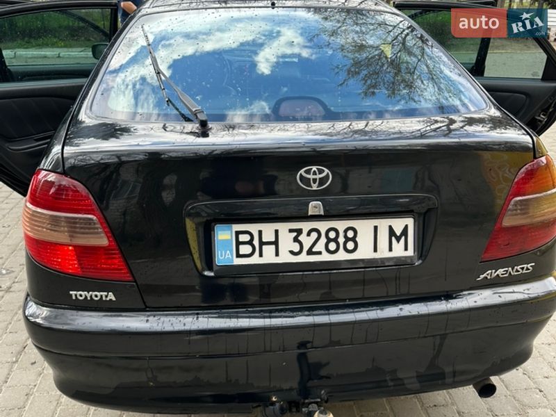 Лифтбек Toyota Avensis 2002 в Одессе