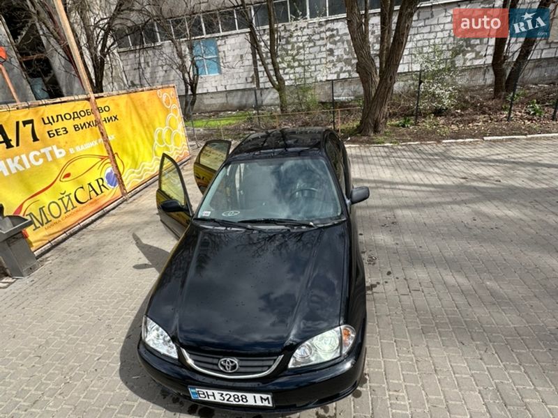 Лифтбек Toyota Avensis 2002 в Одессе