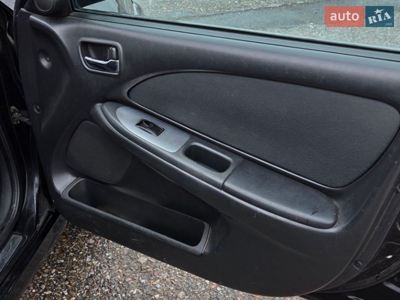 Универсал Toyota Avensis 2002 в Черновцах