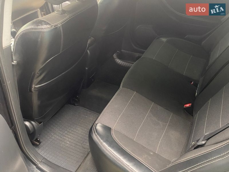 Седан Toyota Avensis 2006 в Чечельнике