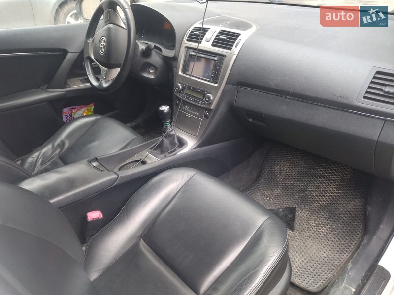 Универсал Toyota Avensis 2011 в Тернополе