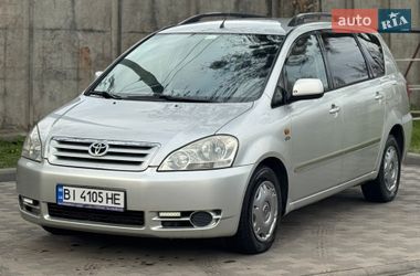 Универсал Toyota Avensis 2001 в Лубнах