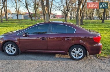 Седан Toyota Avensis 2012 в Гадяче