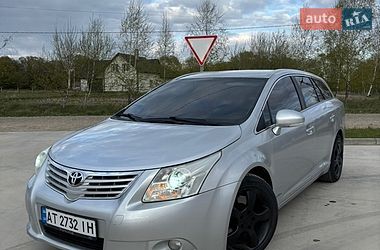 Універсал Toyota Avensis 2011 в Чернівцях