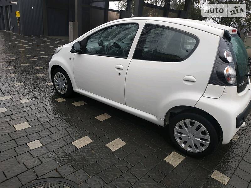 Хетчбек Toyota Aygo 2012 в Ужгороді