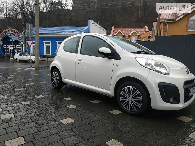 Хетчбек Toyota Aygo 2012 в Ужгороді