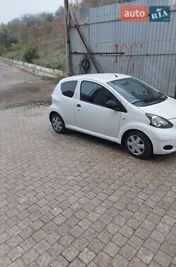 Хетчбек Toyota Aygo 2011 в 