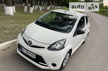 Хэтчбек Toyota Aygo 2013 в 