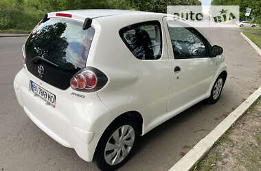 Хэтчбек Toyota Aygo 2013 в 