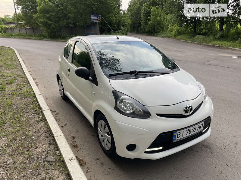 Хэтчбек Toyota Aygo 2013 в 