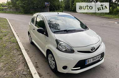 Хэтчбек Toyota Aygo 2013 в 