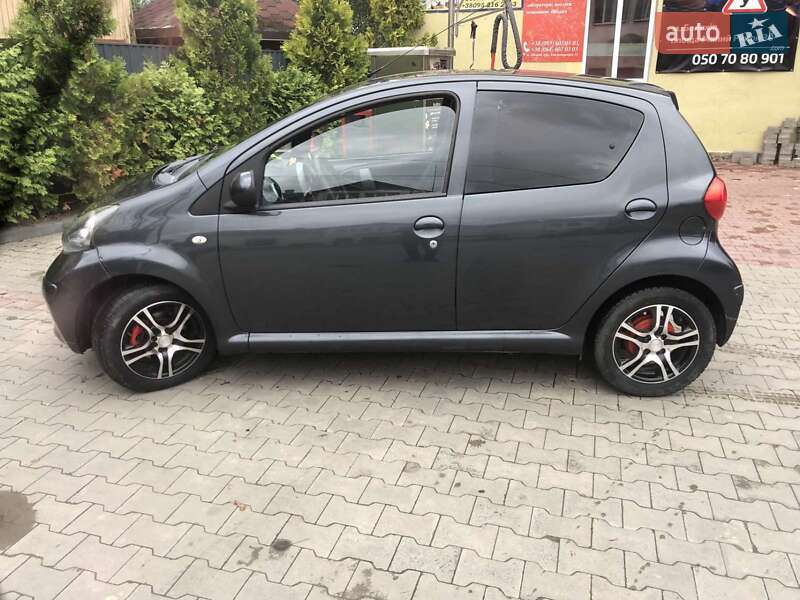 Хэтчбек Toyota Aygo 2006 в Болехове