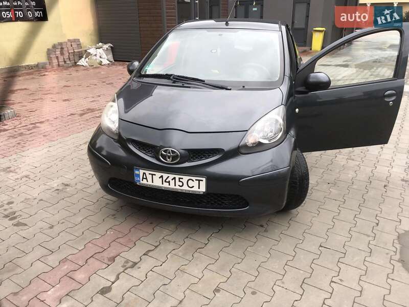 Хэтчбек Toyota Aygo 2006 в Болехове