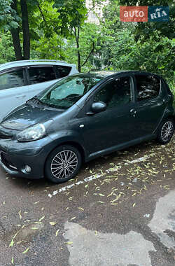 Хэтчбек Toyota Aygo 2014 в 