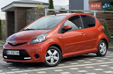 Хетчбек Toyota Aygo 2012 в Буську