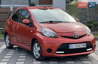 Хетчбек Toyota Aygo 2012 в Буську