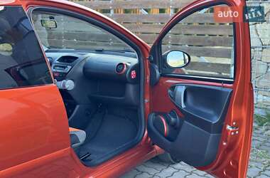 Хетчбек Toyota Aygo 2012 в Буську