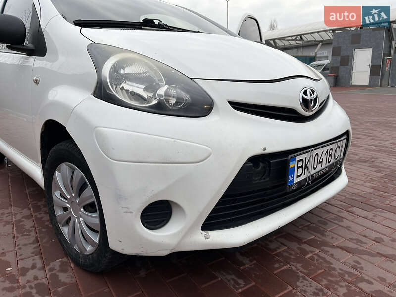 Хетчбек Toyota Aygo 2012 в Сарнах