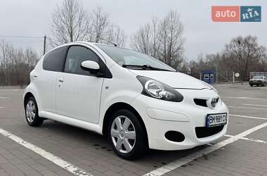 Хетчбек Toyota Aygo 2011 в Сумах