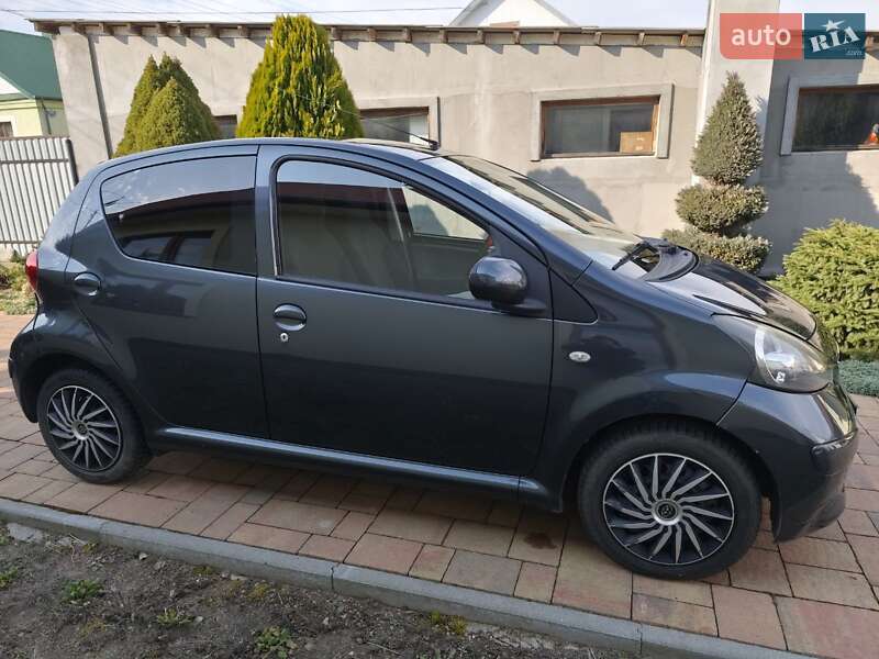 Хэтчбек Toyota Aygo 2008 в Владимире